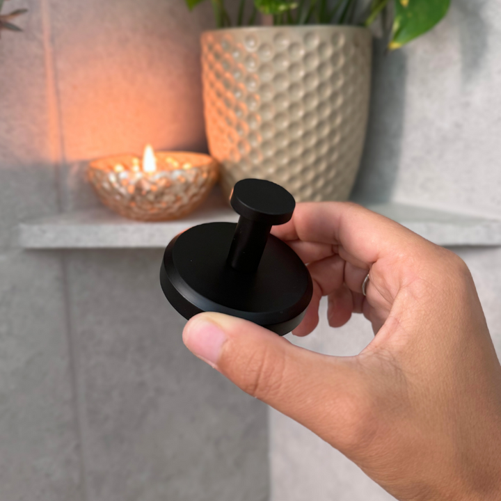 Instant grip suction hooks for hanging towels in bathroom or kitchen. No drilling needed for easy install.