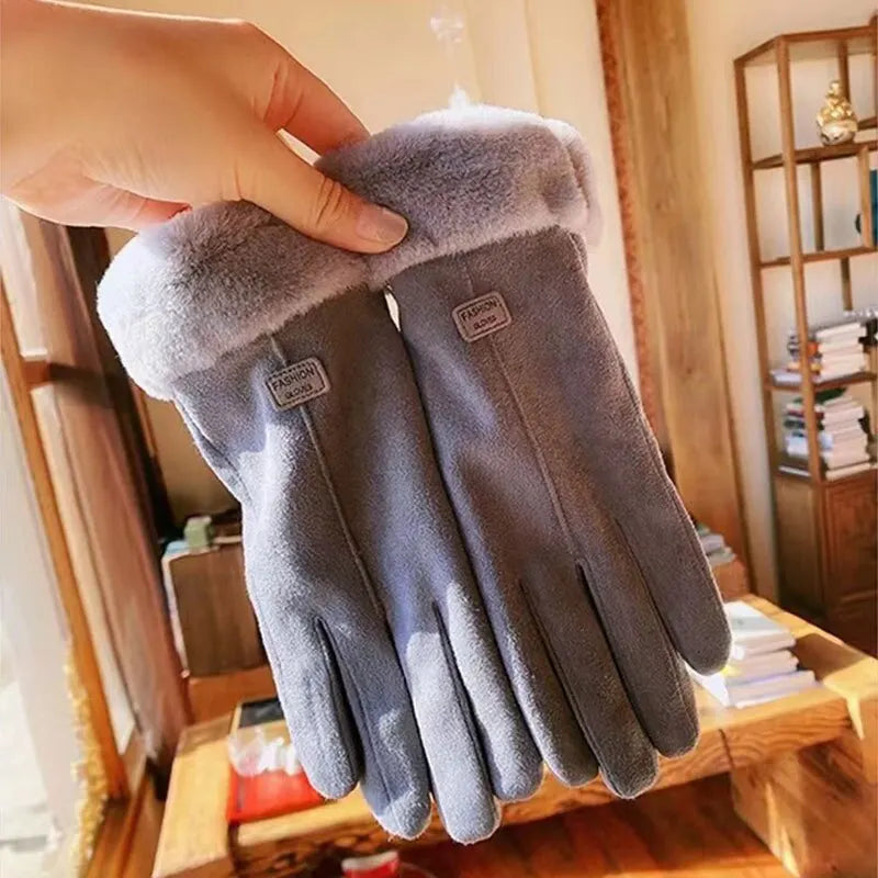 Elegant VelvTouch women's suede gloves, a sophisticated accessory for cold days.