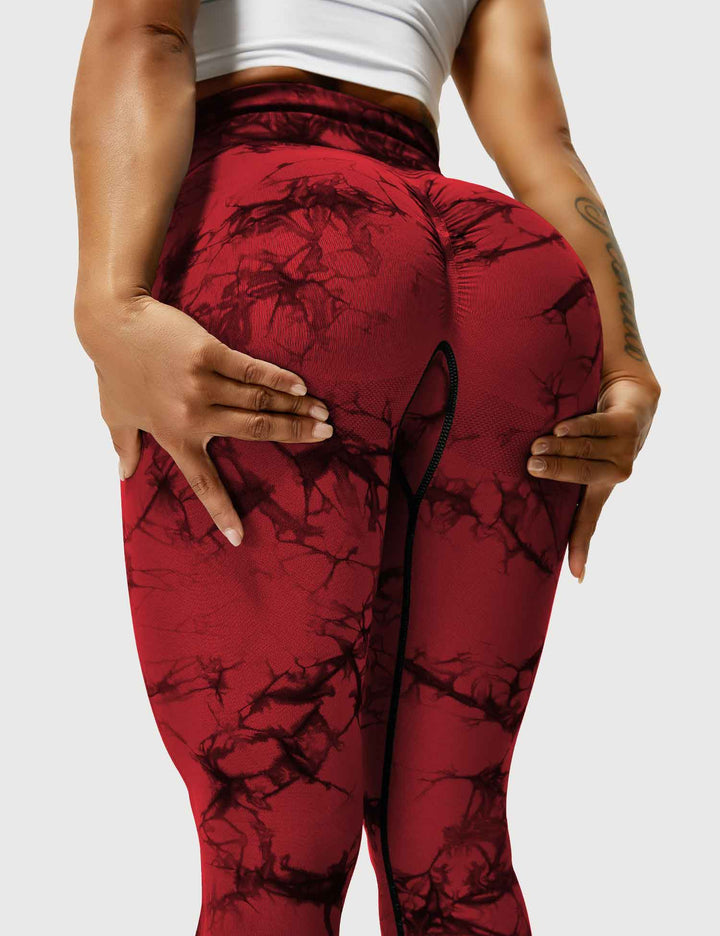 Trendy tie-dye women's activewear, vibrant leggings for gym & relaxation.