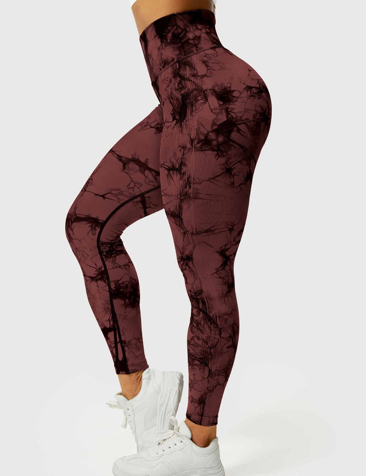 Women's comfortable tie-dye activewear, vibrant leggings for yoga & gym.