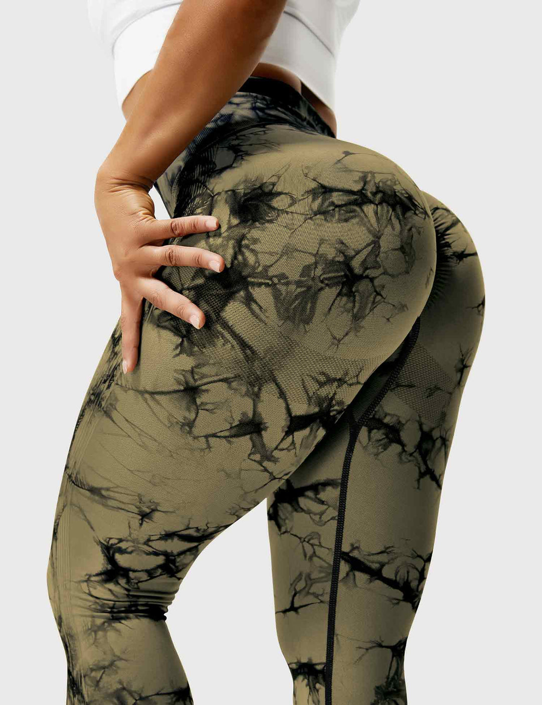 Women's stylish tie-dye workout leggings, comfortable & vibrant for fitness.