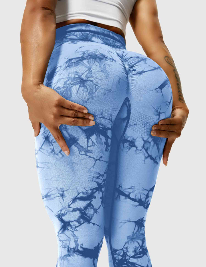 Fashionable tie-dye women's leggings, comfortable & vibrant for athleisure.