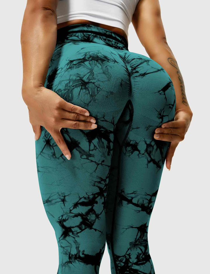 Stylish tie-dye activewear for women, comfortable & vibrant fitness leggings.