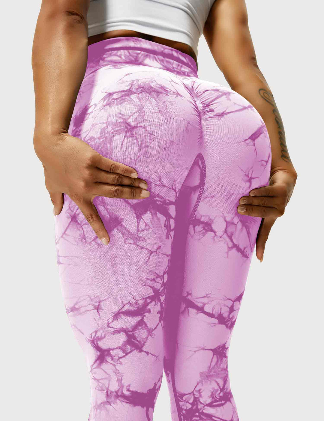 Ultimate comfort women's tie-dye activewear, stylish leggings for gym.