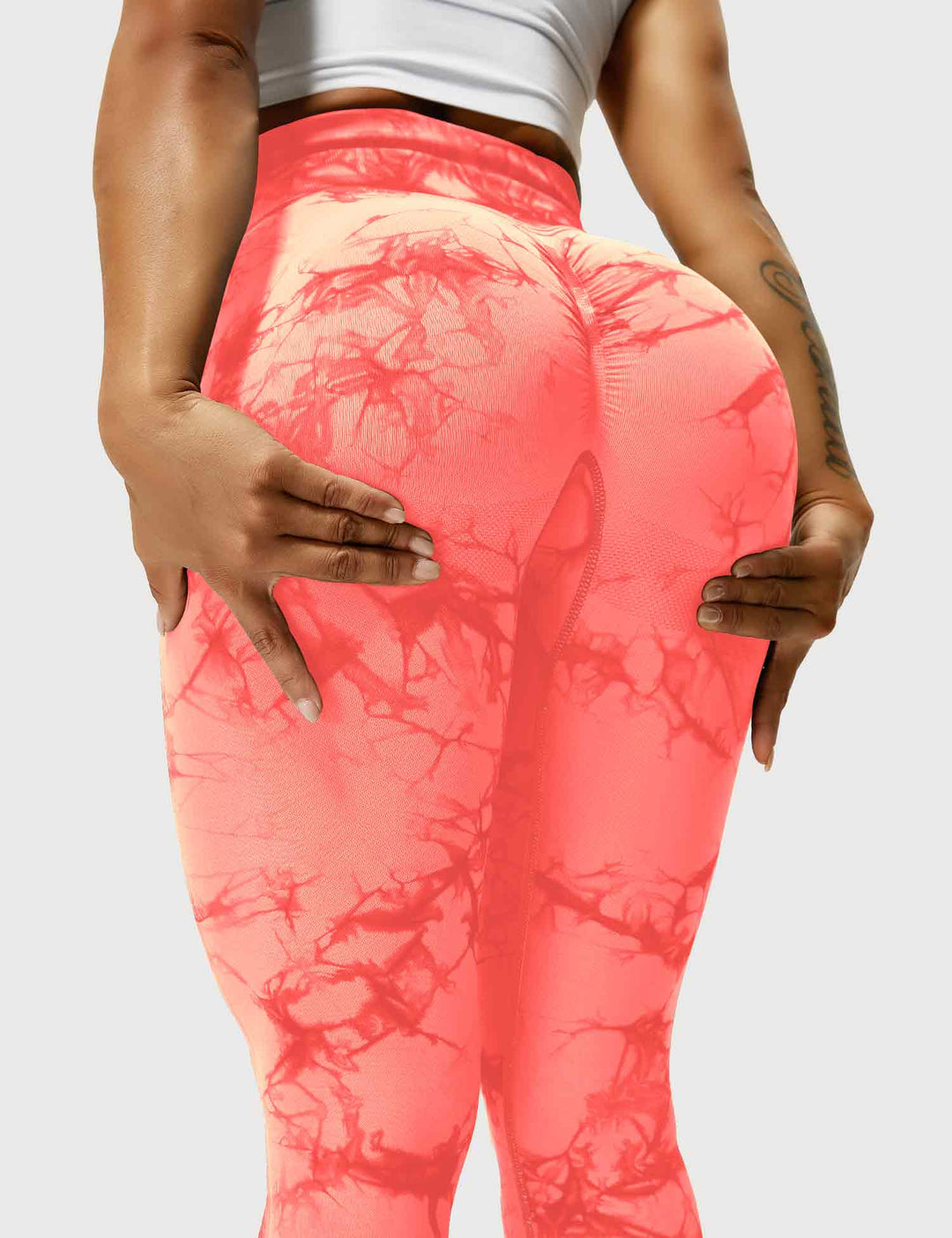 Vibrant tie-dye women's comfortable fitness leggings, stylish for yoga.