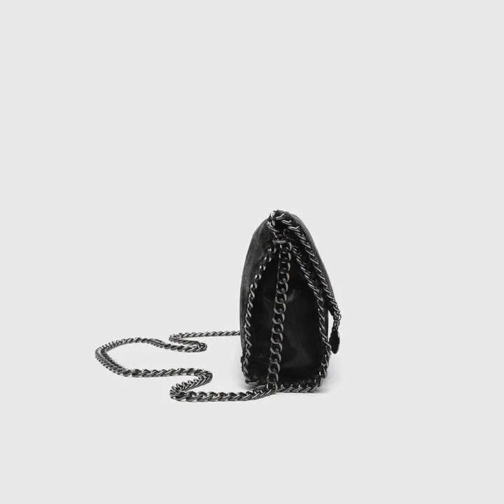 Elegant women's Jett shoulder bag, a versatile vintage black handbag. Great accessory for everyday wear.