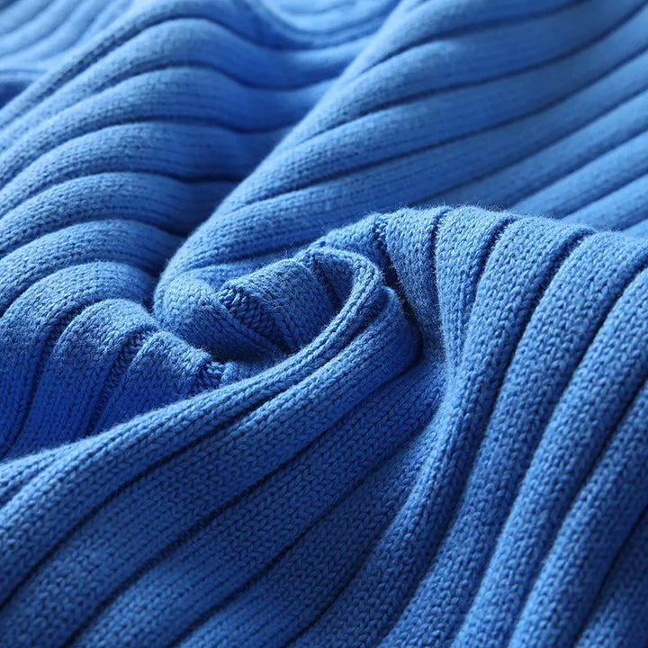 Men's warm Casa ribbed turtleneck sweater, sculpted fit, long sleeve. Refined & cozy winter wear.
