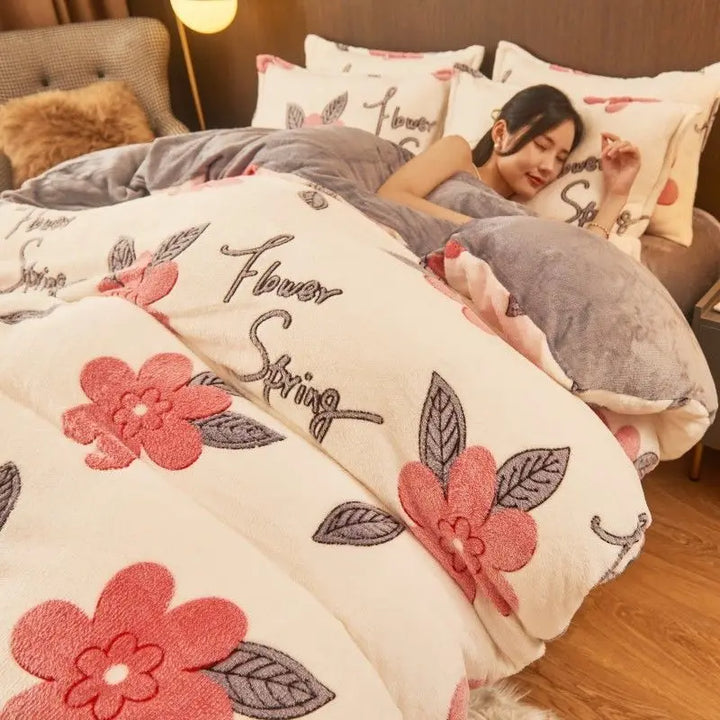 Plush flannel duvet cover in velvet fleece, designed for warmth and comfort. Perfect cozy winter bedding.