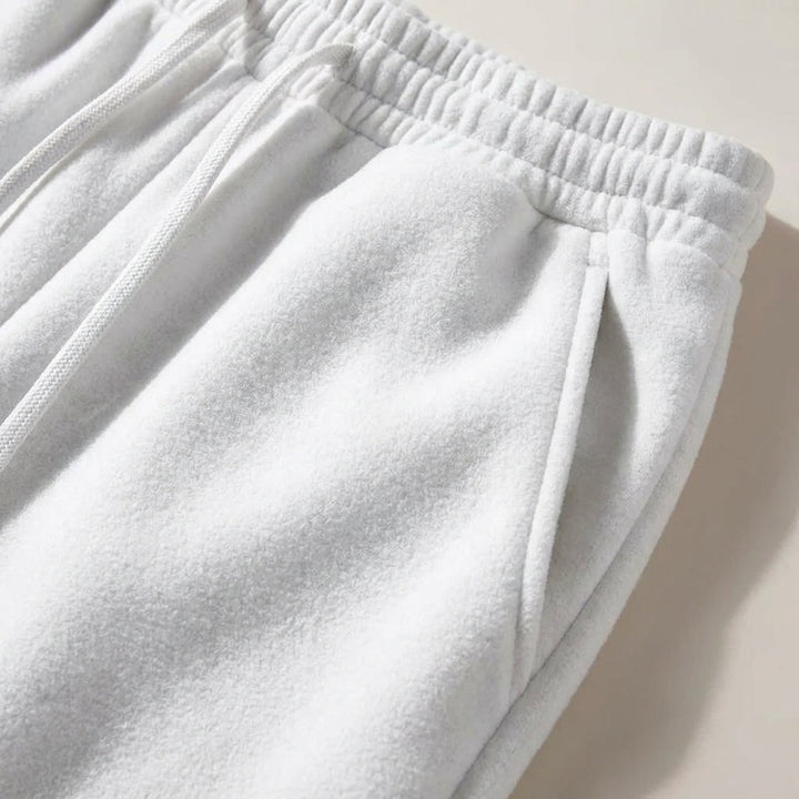 Soft fleece-lined women's jogging pants, wide-leg design for ultimate comfort and warmth.