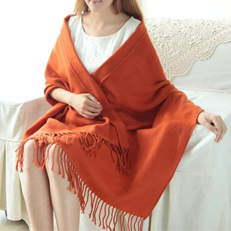 Premium women's check cashmere scarf, extremely soft and insulating, a perfect winter accessory.