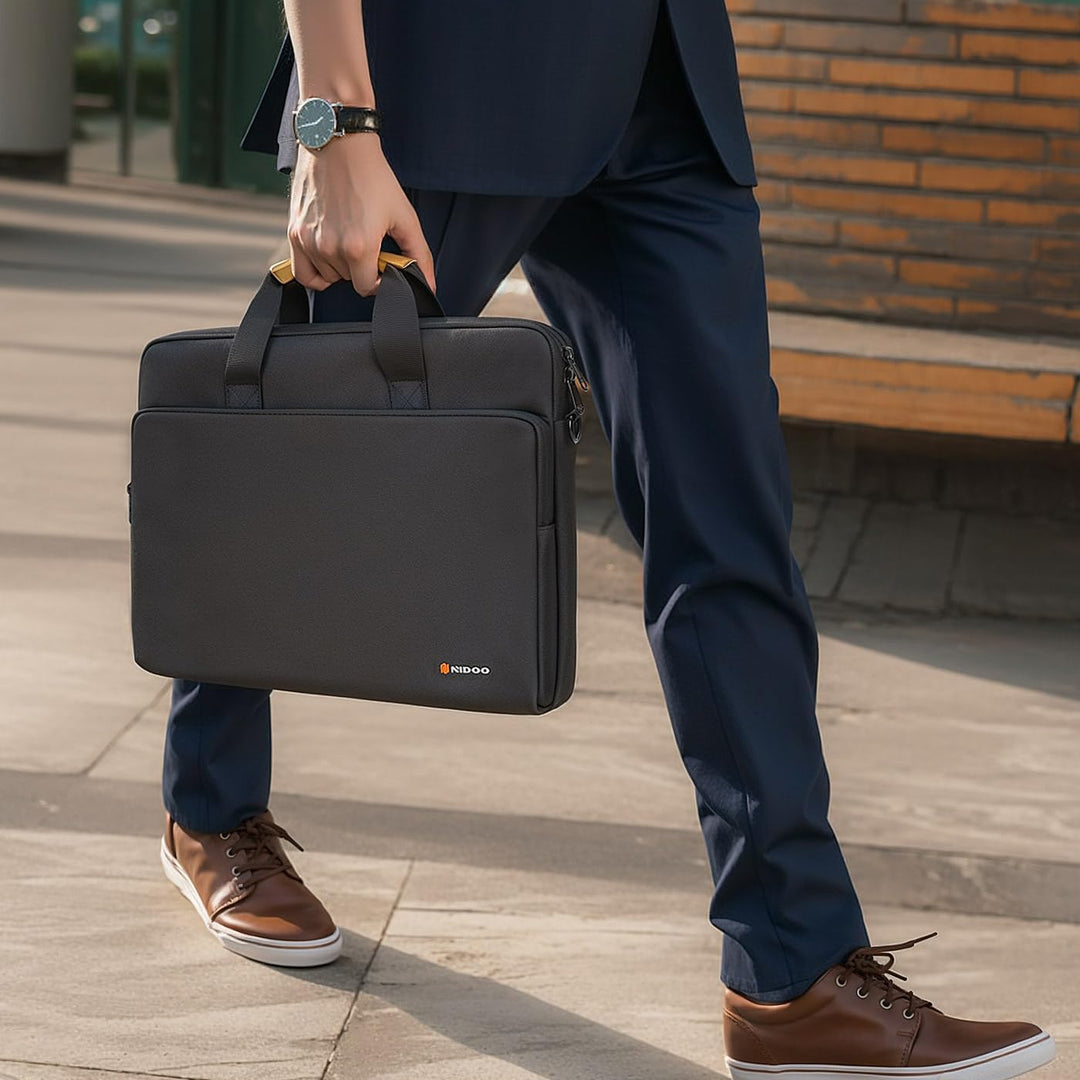 Stylish laptop shoulder bag, water-resistant, 360° protective lining, excellent for travel.