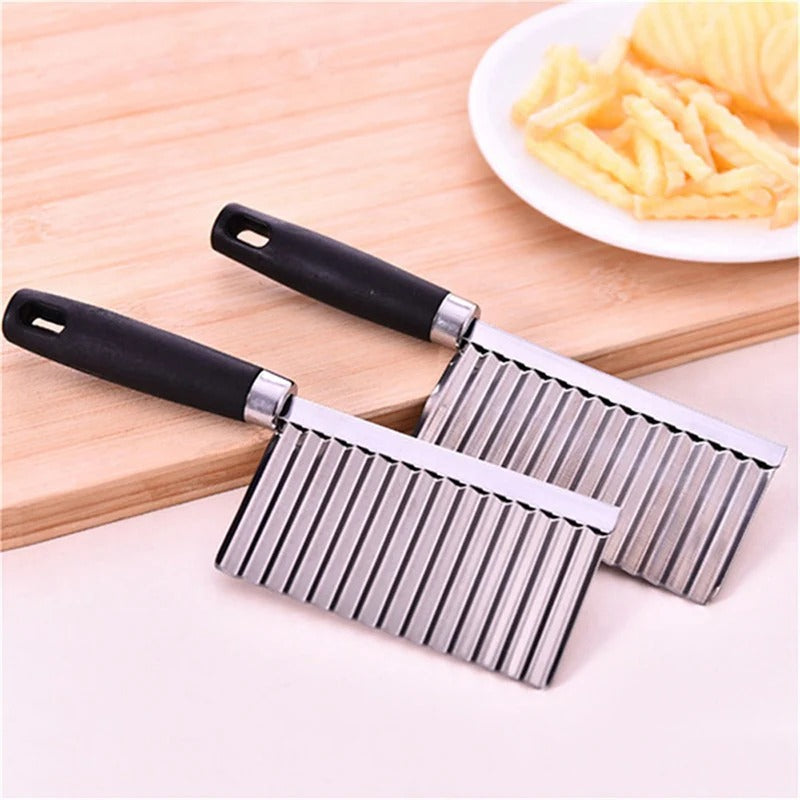 Kitchen tool: WaveCut wavy vegetable knife, ideal for crinkle cut vegetables, french fries & food decoration.