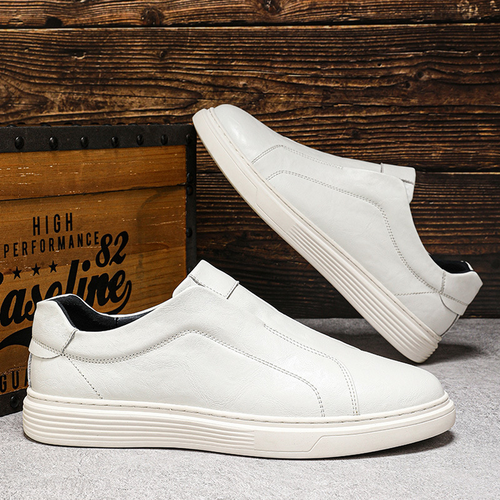 Versatile brown mens classic sneakers. Comfortable low-top casual shoes.