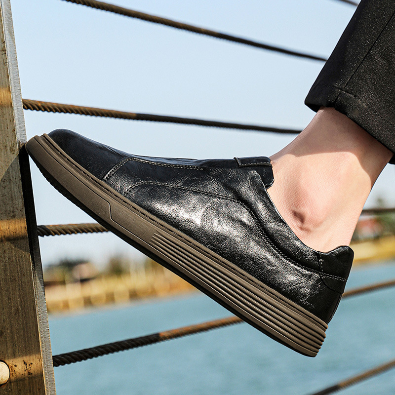 Comfortable white mens everyday footwear. Low-top classic style sneakers.