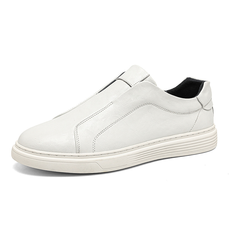 Classic brown men's casual shoes. Comfortable low-top, versatile everyday style.