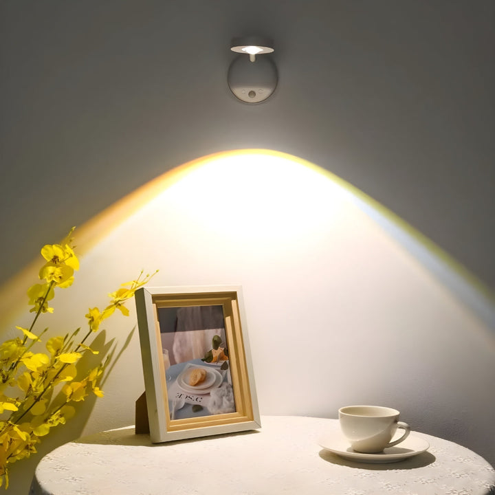 Smart home accent & task lighting: a wireless LED spotlight with motion sensor, perfect for any indoor space.