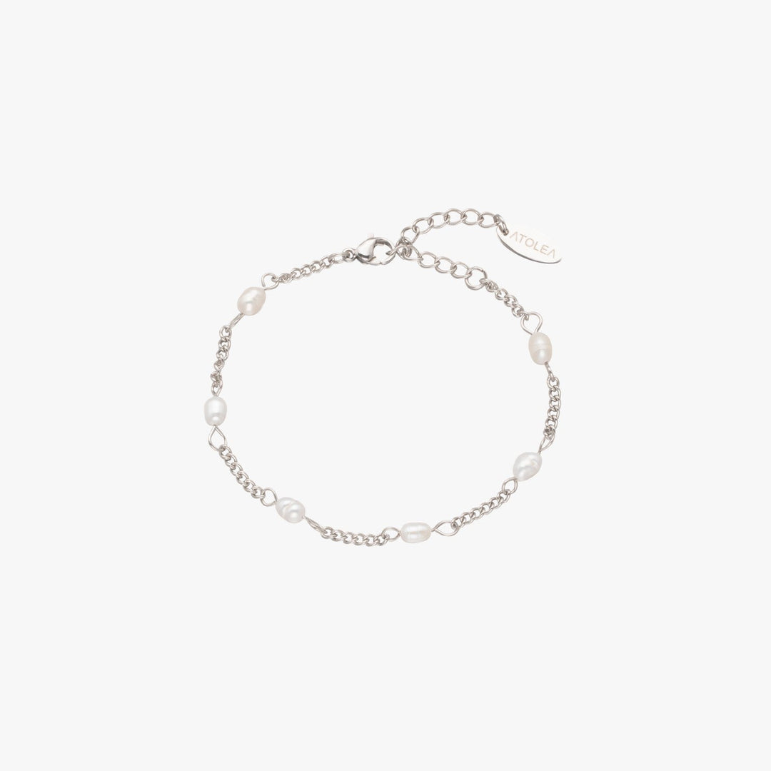 Everyday women's adjustable freshwater pearl bracelet, a durable and stylish choice.