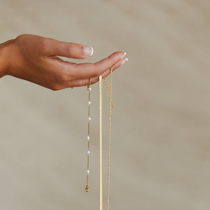 Chic gold adjustable freshwater pearl bracelet, a must-have women's jewelry accessory.
