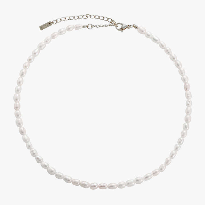 Delicate women's adjustable freshwater pearl choker, elegant silver jewelry, perfect for everyday wear.