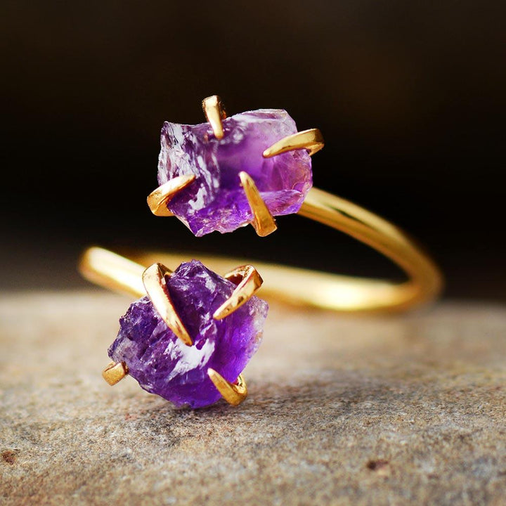 Women's adjustable raw gemstone ring for healing & unique style.