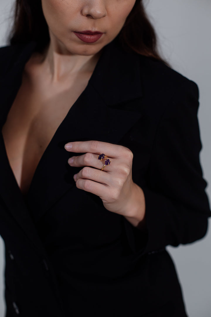 Handmade adjustable women's ring with a raw gemstone, perfect for unique style & spiritual healing.
