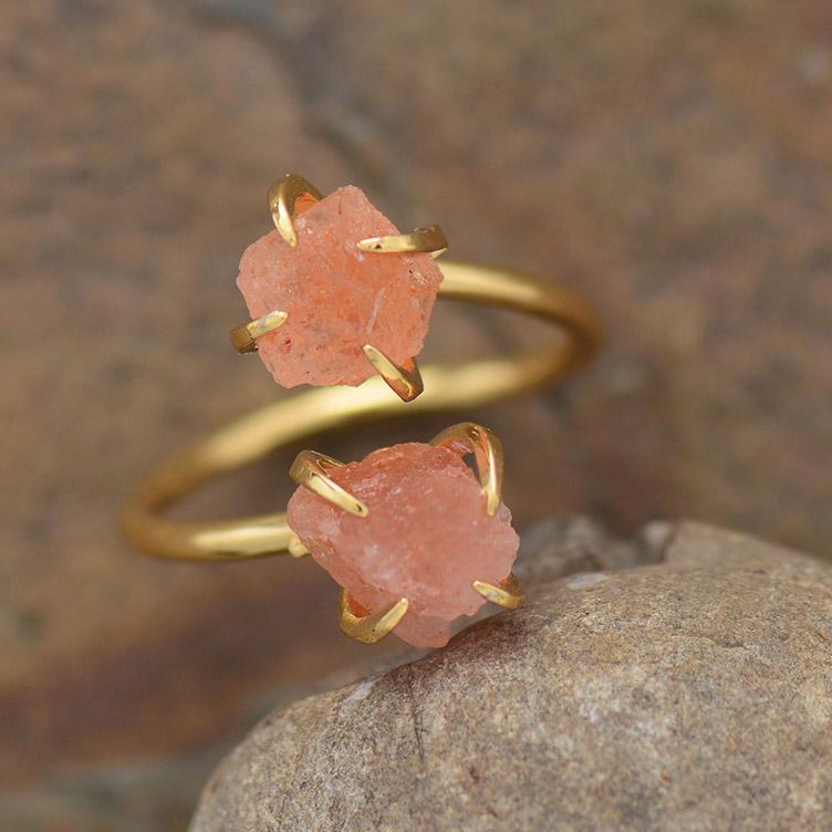 Adjustable raw gemstone ring for women, a unique handmade piece bringing style and spiritual healing.