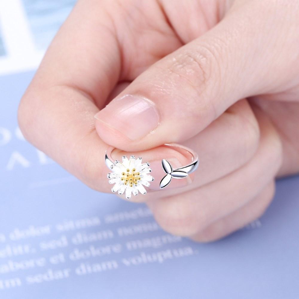 Stylish women's silver sunflower ring, adjustable for comfort. Unique floral statement jewelry, gift idea.
