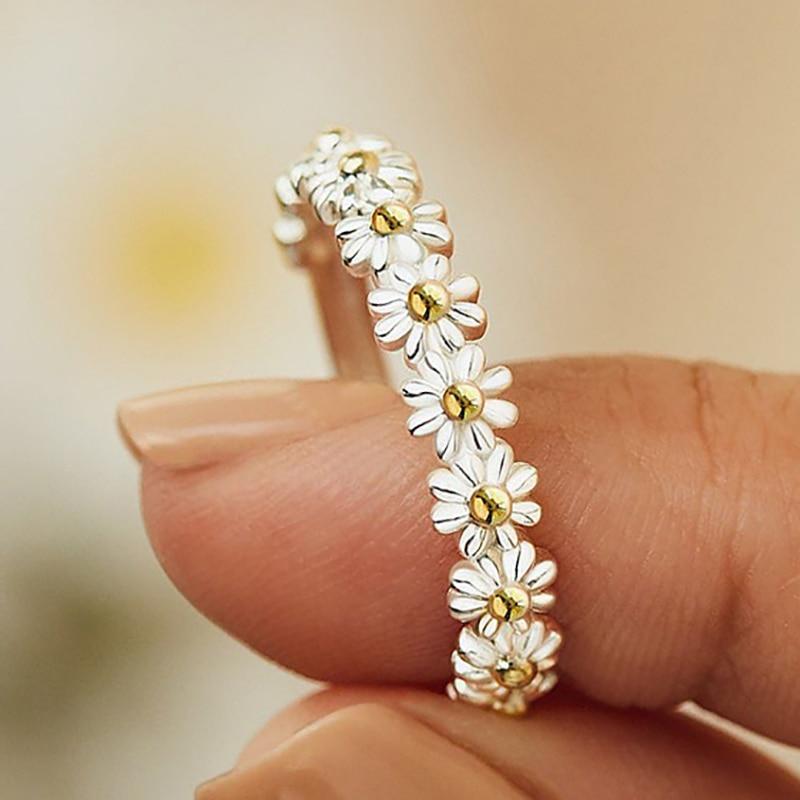 Women's adjustable sterling silver ring with a delicate white daisy flower, ideal floral jewelry gift for her.