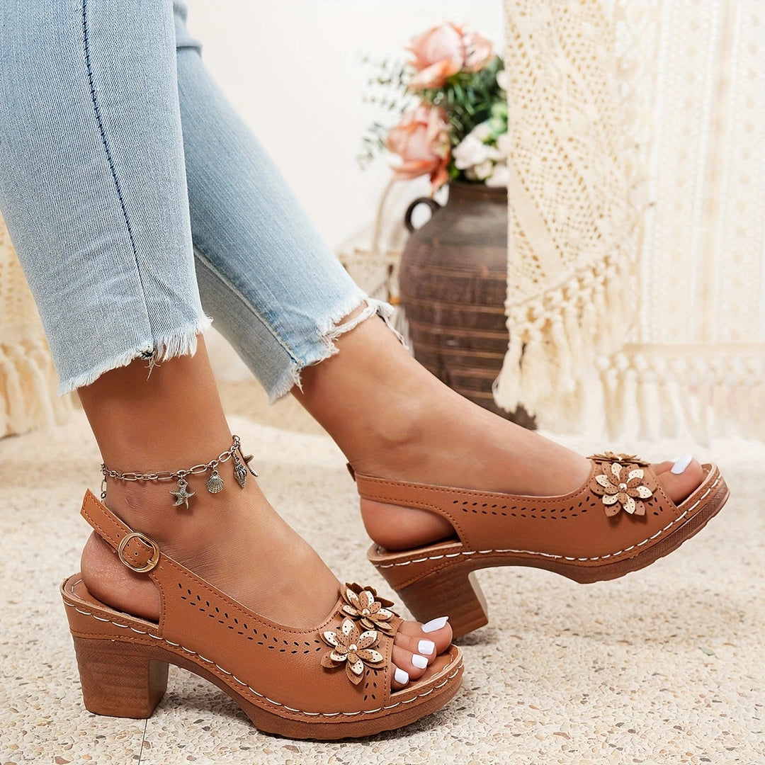 Durable women's adjustable strap sandals, offering comfort and style for everyday summer adventures.