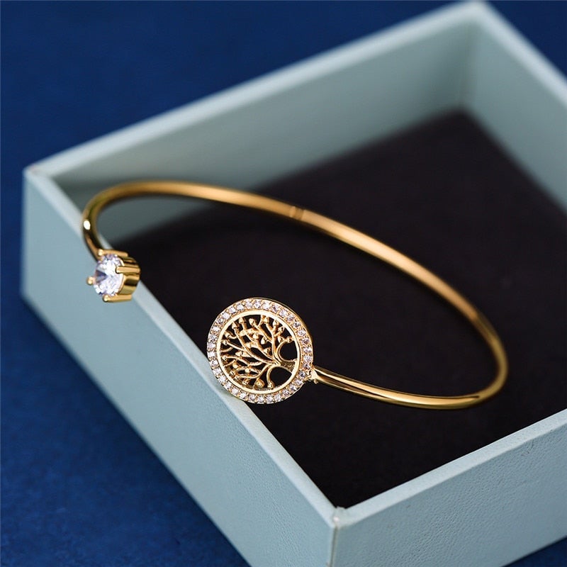 Adjustable Tree of Life bracelet for women. Symbolic silver, rose gold or gold jewelry, a meaningful gift.