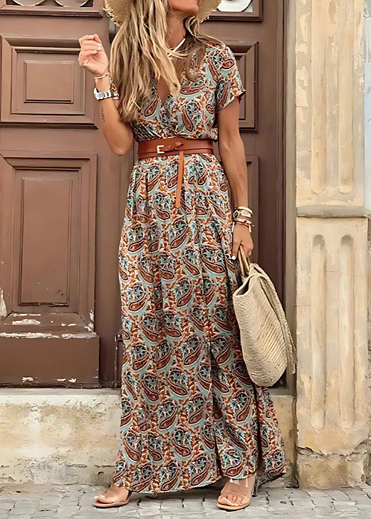 Casual women's airy maxi dress, perfect for warm weather, featuring a comfortable bohemian design.