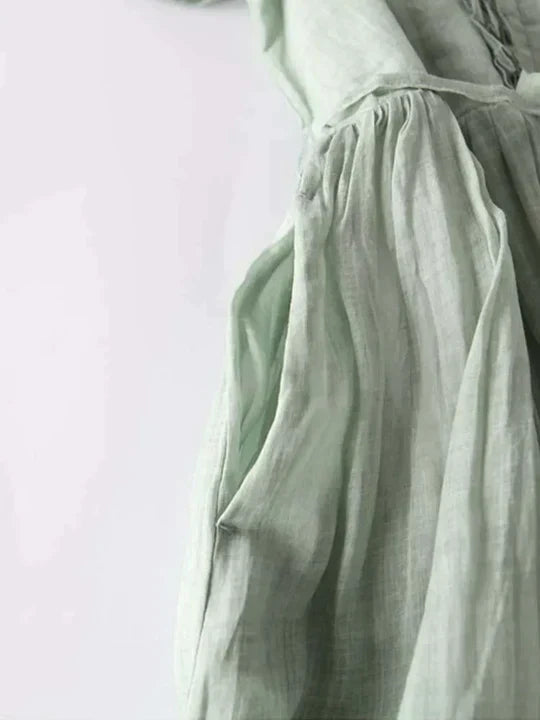 Effortless women's casual loose fit short sleeve dress with a round neck, great for everyday and holidays.