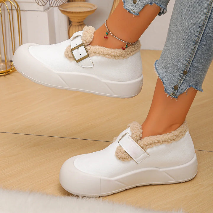 Alira buckle clogs, Deep Black. Women's cozy and comfortable slip-on footwear, ideal for casual style.