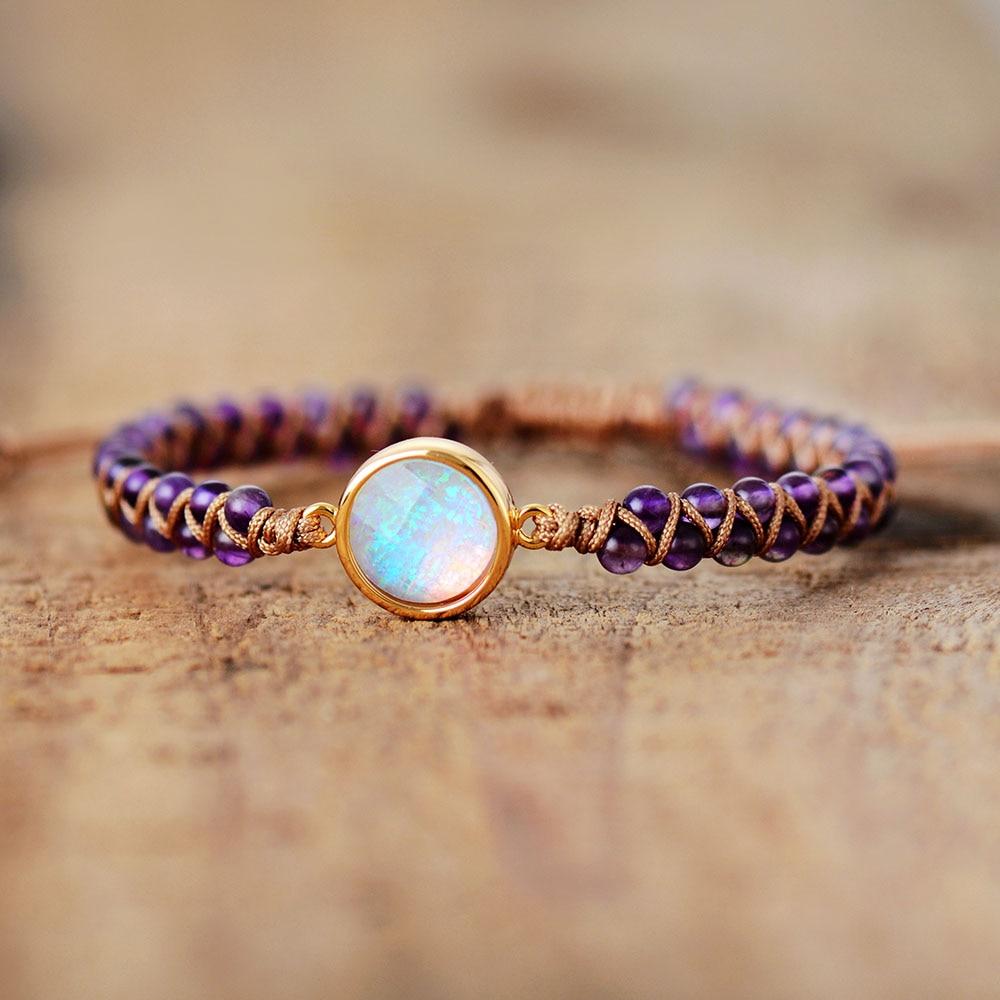 Women's Amethyst crystal healing bracelet for spiritual calm, adjustable fit. Featuring genuine amethyst gemstones.