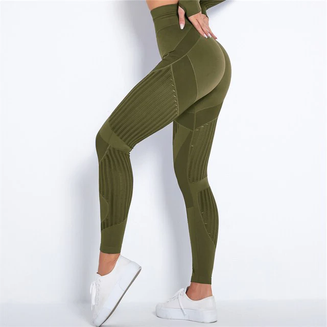 Model wearing high-waisted anti-cellulite compression leggings, showcasing leg smoothing effect.