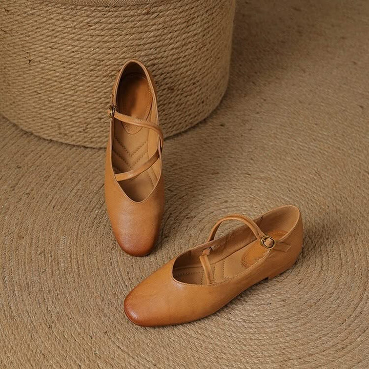 Classic style women's Aria flats, versatile closed-toe design for casual or professional everyday wear.