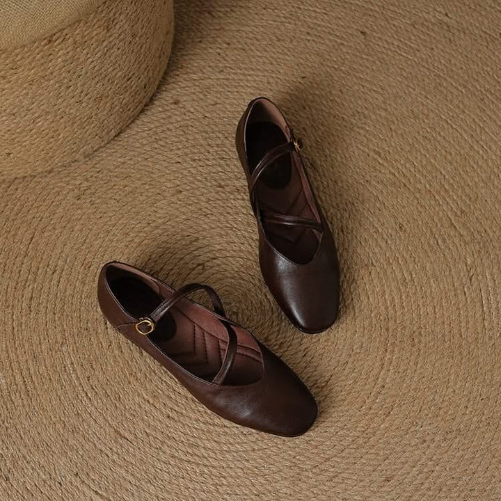 Elegant women's Aria ballet flats in a classic closed-toe design, offering comfort for all-day wear.