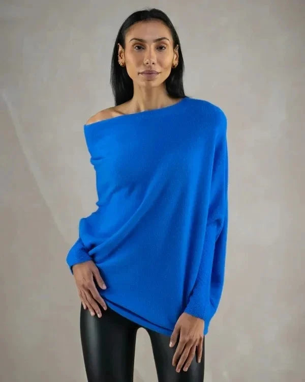 Stylish women's asymmetric oversized sweater, perfect for casual wear and comfortable autumn fashion.