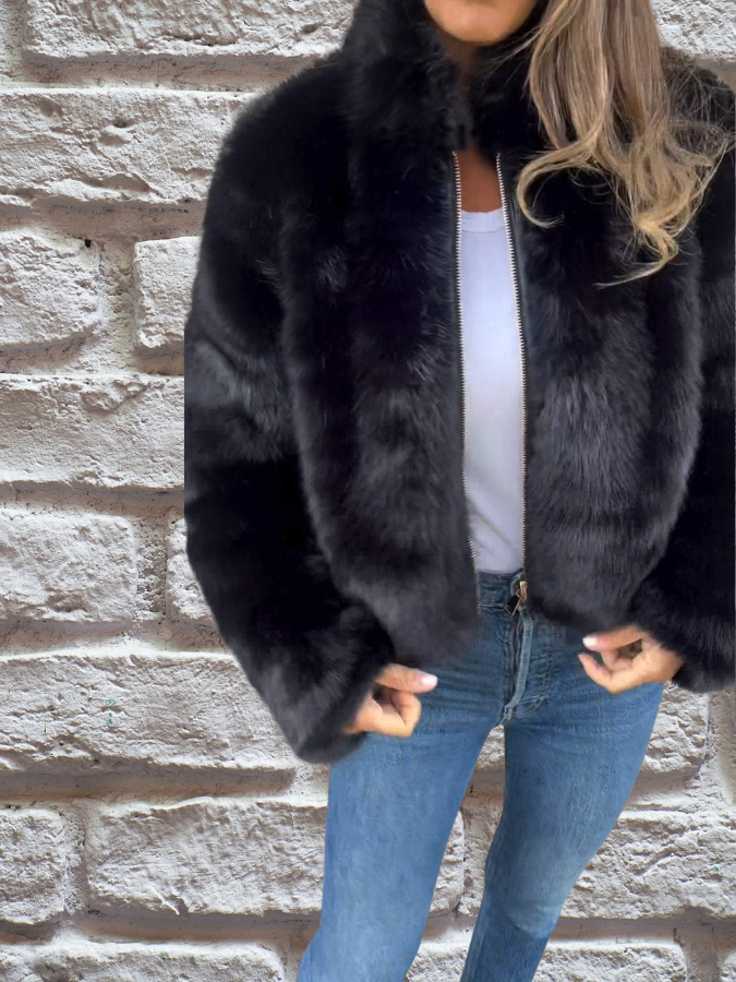 Soft & warm Aurora plush winter coat for women, comfortable full-zip ladies jacket, ideal for cold.