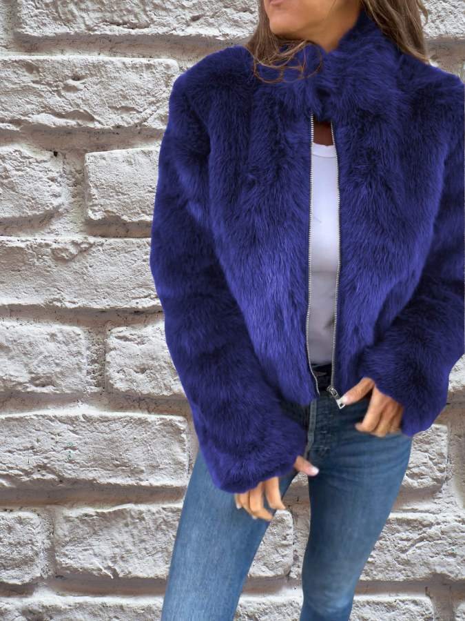 Women's Aurora plush high-collar winter coat, cozy full-zip design, ideal for warmth & style.