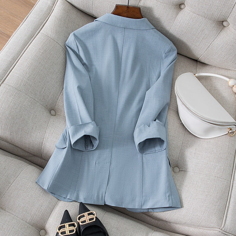 Back view of women's Ava blazer, highlighting its tailored fit and modern design. A chic and comfortable layering piece.