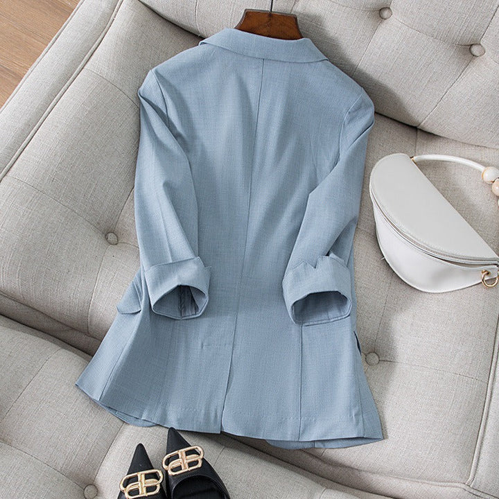 Back view of women's Ava blazer, highlighting its tailored fit and modern design. A chic and comfortable layering piece.