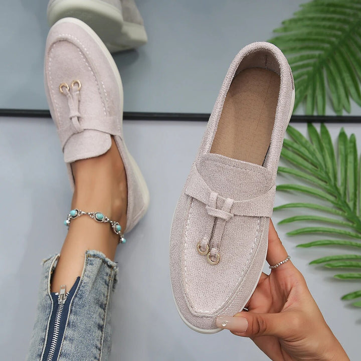Stylish women's Avery slip-on loafers, versatile & comfortable flats for casual spring & autumn outfits.