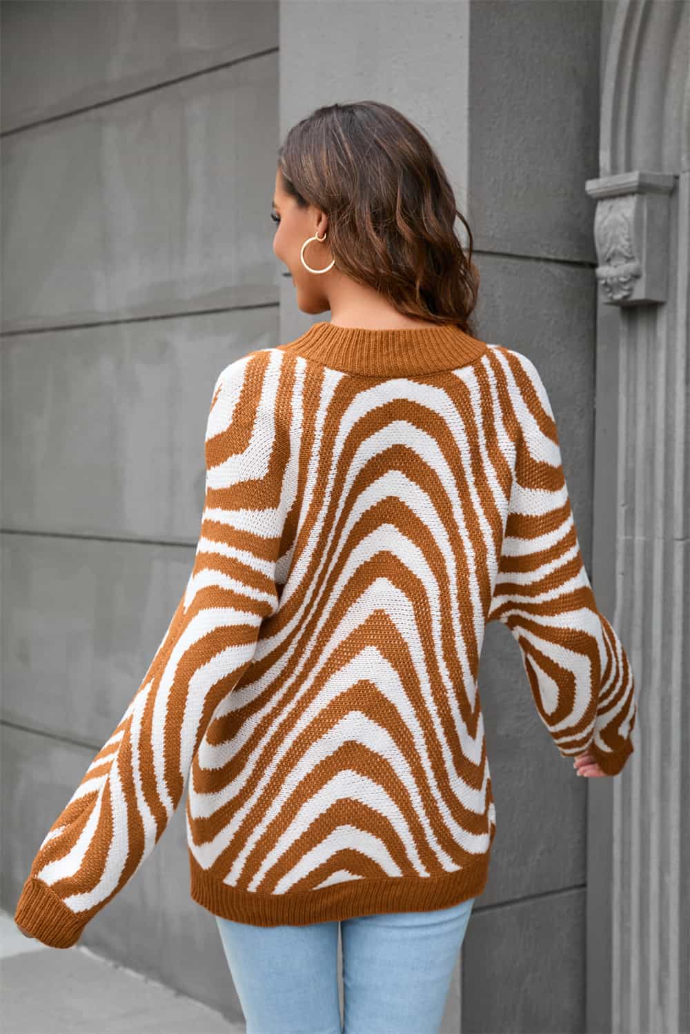 Stylish women's azure print round neck sweater. Modern casual wear long sleeve top, essential for fall/winter fashion.