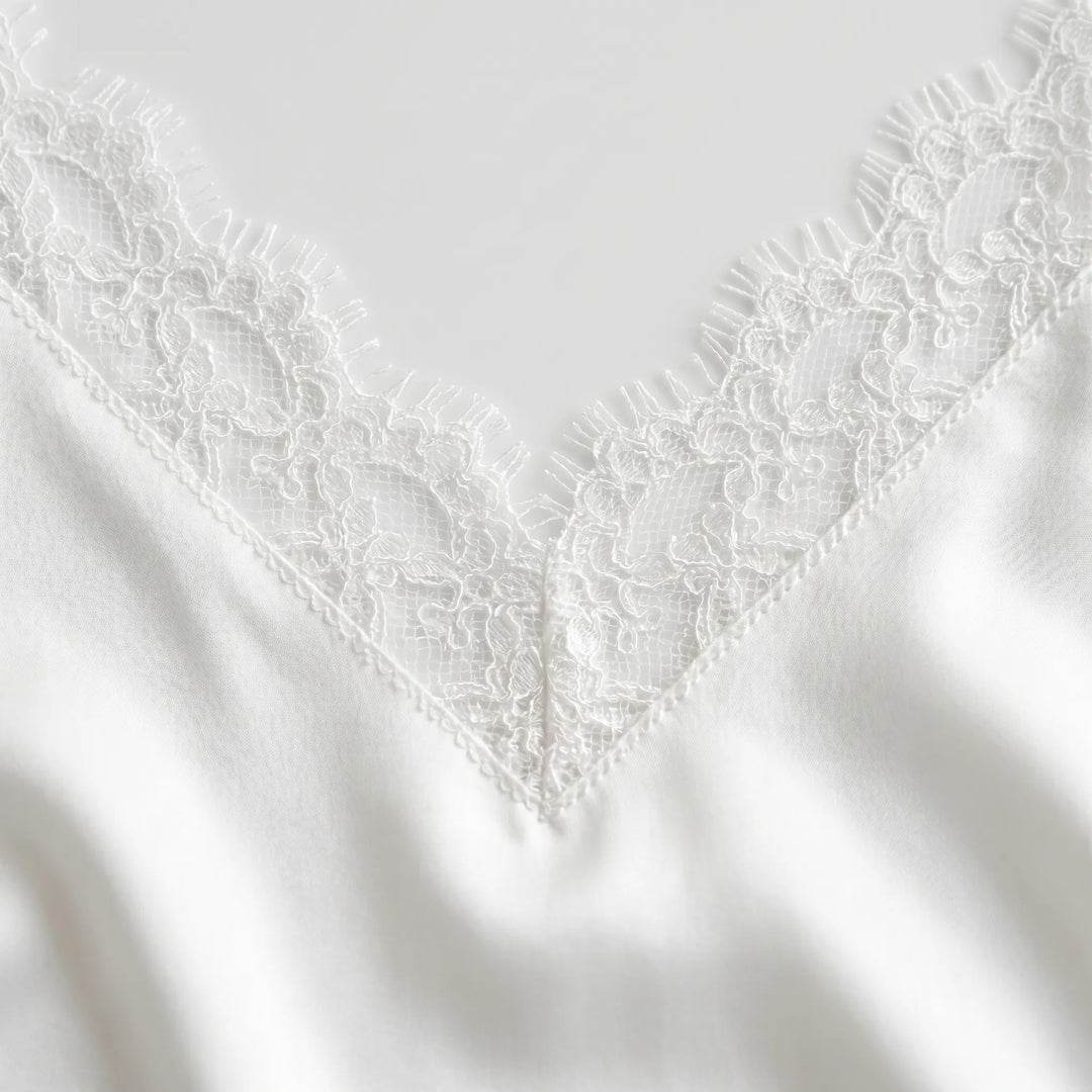 Elegant women's white backless mini dress, a chic choice for summer evening parties & events.