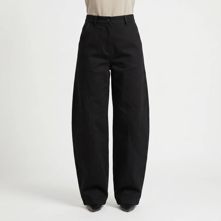 Women's vintage-style baggy barrel-leg pants, loose fit & low rise, perfect for trendy casual wear.