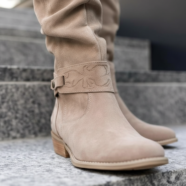 Casual chic women's winter boots made of faux suede, designed with a fashionable block heel