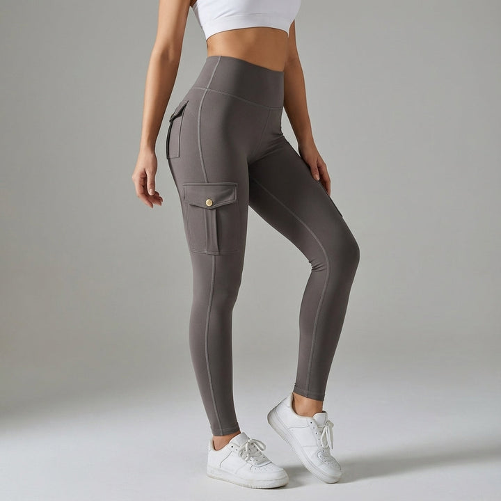 Yoga pants: women's high-waisted cargo leggings with secure pockets and stretch fabric.