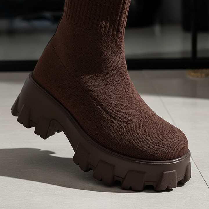 Victoria women's modern platform boots, black, perfect for spring/summer fashion.