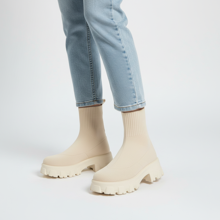 Elegant black ankle boots for women, featuring a contemporary platform and comfortable fit.
